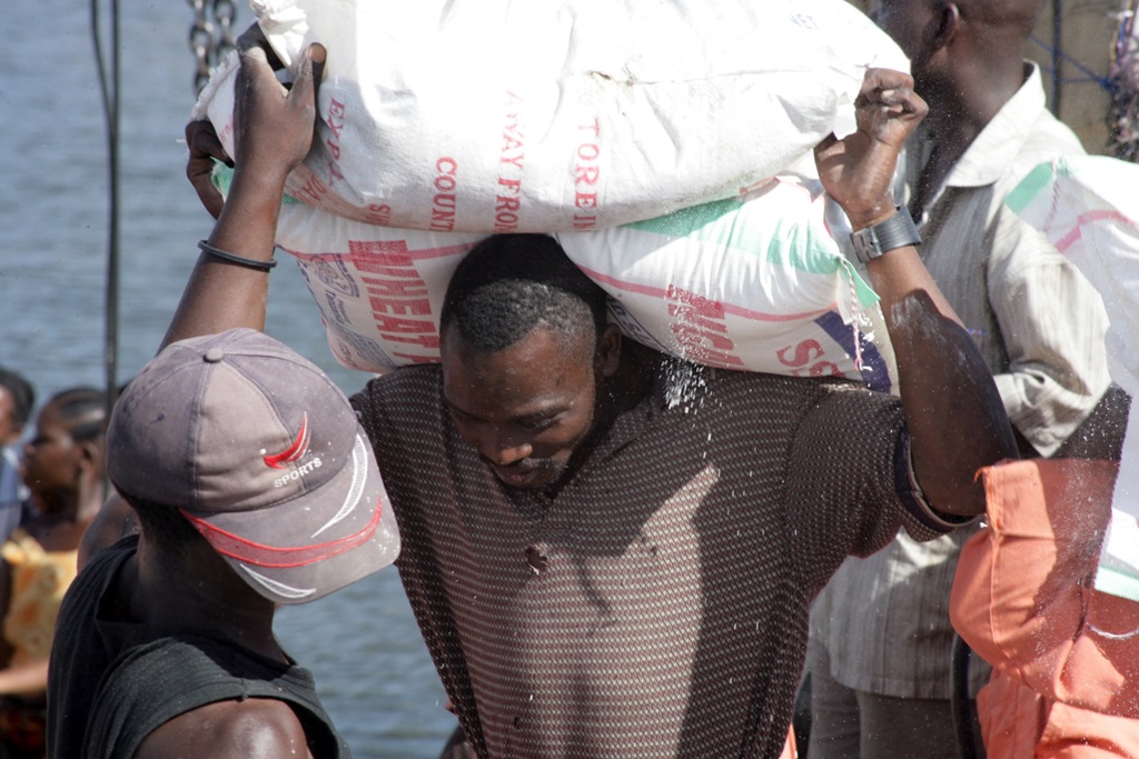 Tansania Lake Vicroria Cargo-Schiff Arbeiter Lastenträger