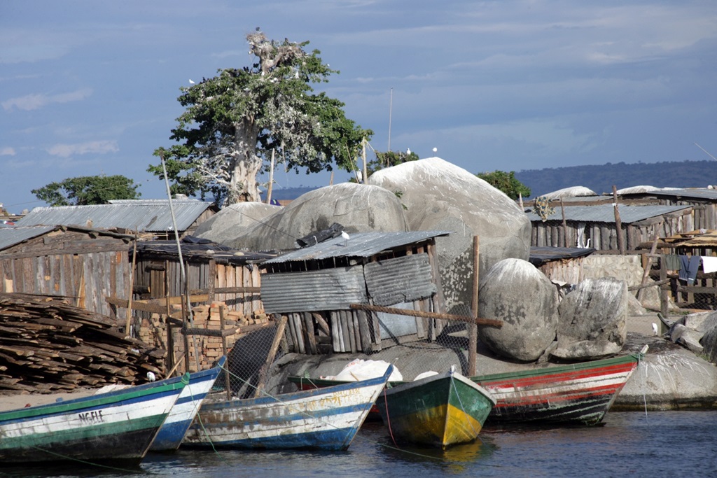 Tansania Lake Vicroria Cargo-Schiff landschaft felsen boote