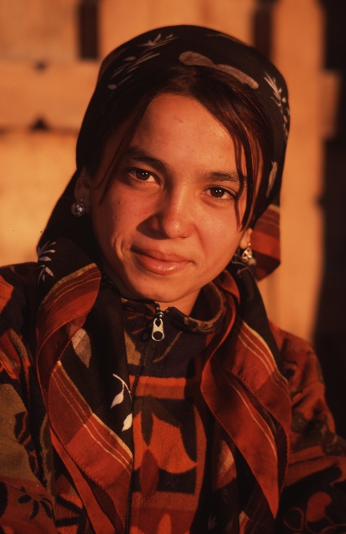 Fotografie Marc Keller Portraits junge Frau Verkäuferin Bukhara Uzbekistan