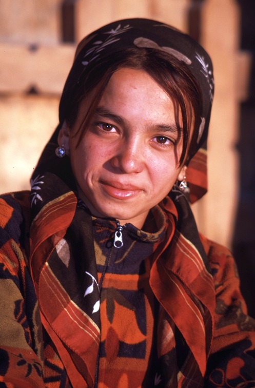 Fotografie Marc Keller Portraits junge Frau Verkäuferin Bukhara Uzbekistan